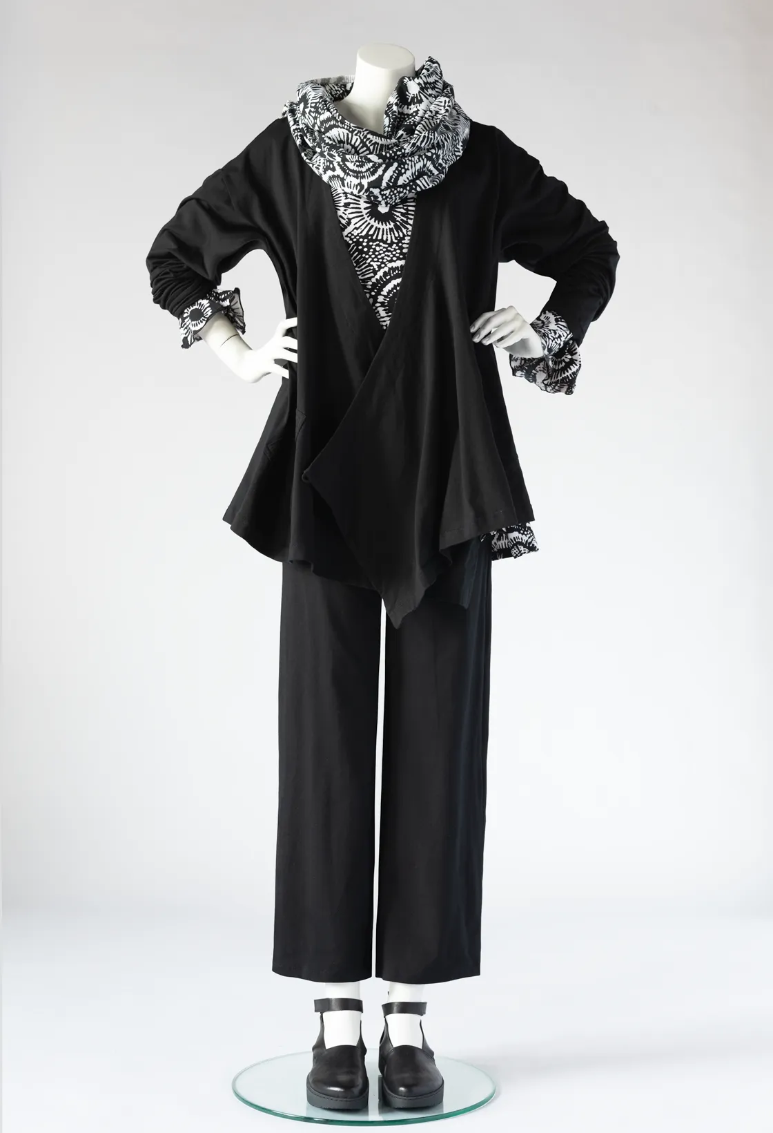 Straight Pant in Black Tokyo